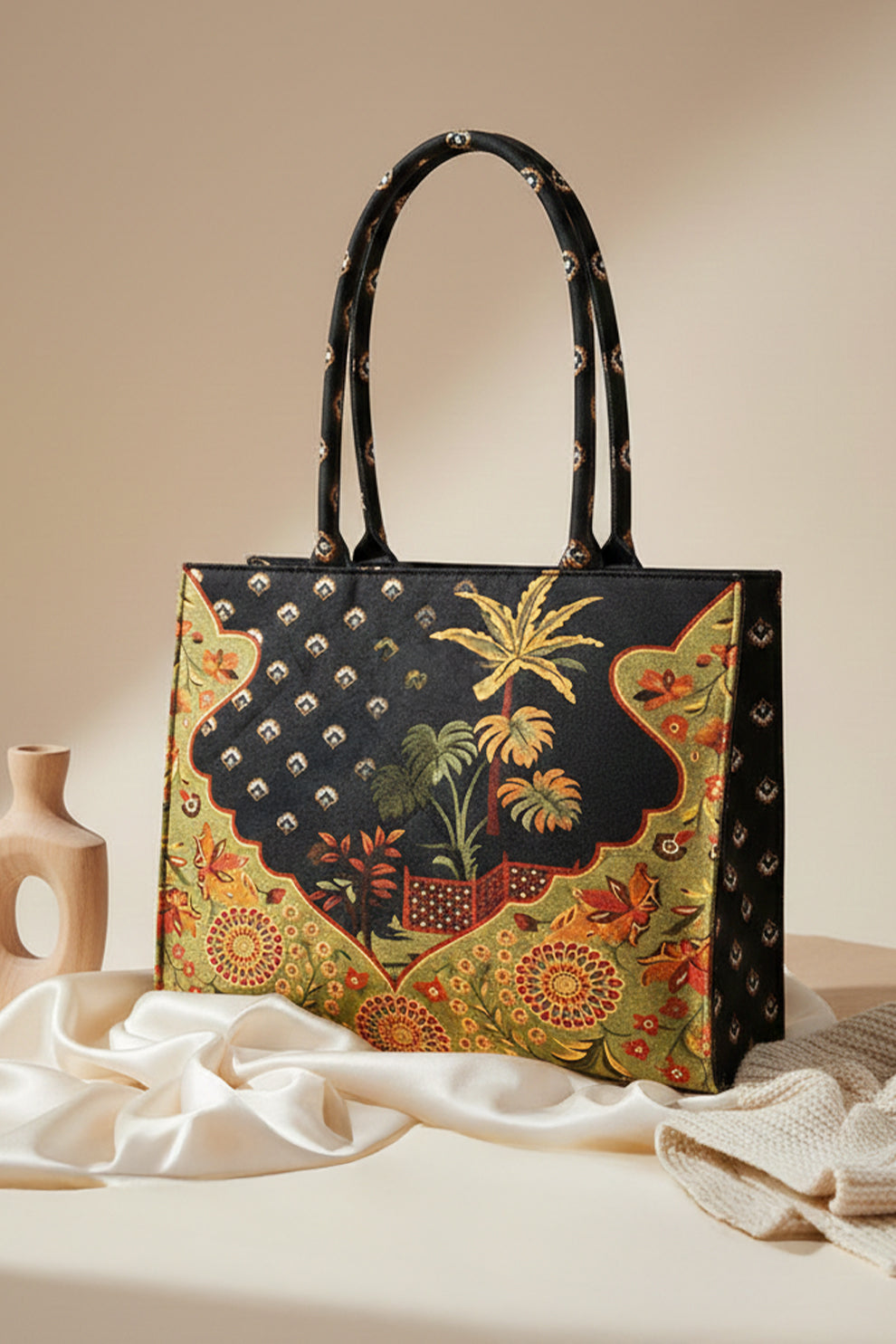 Inaya Canvas Tote Date Palm