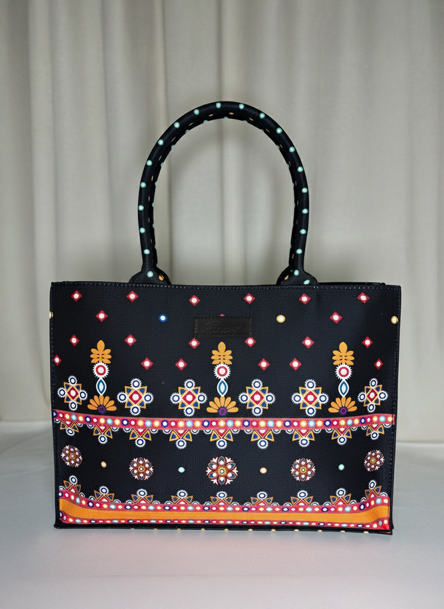 Inaya Canvas Tote Chic Spots
