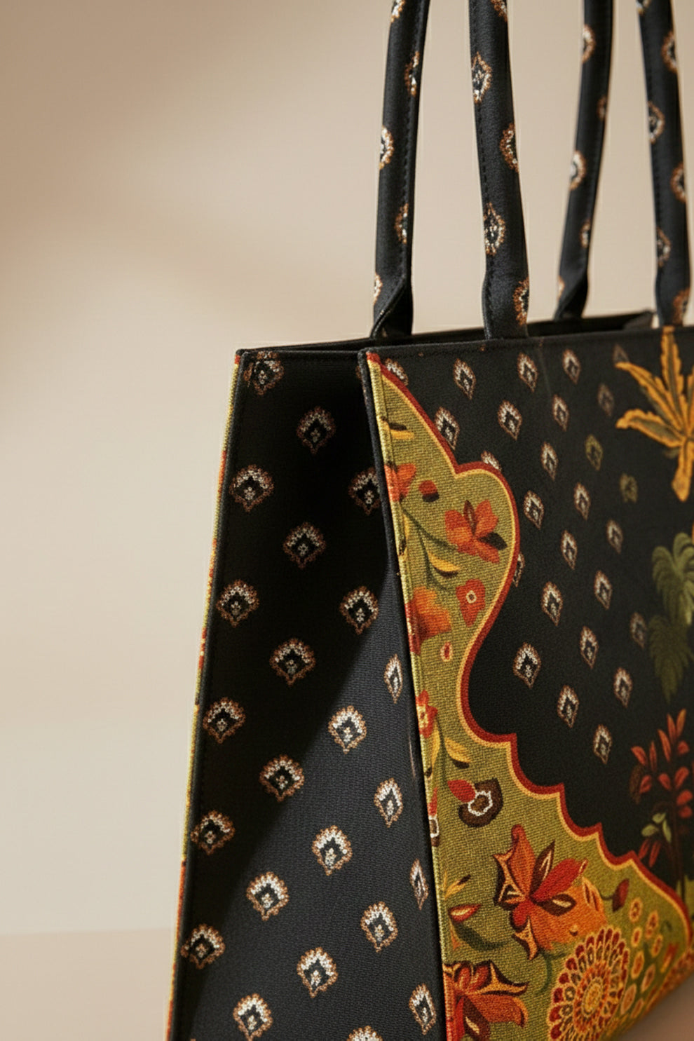 Inaya Canvas Tote Date Palm