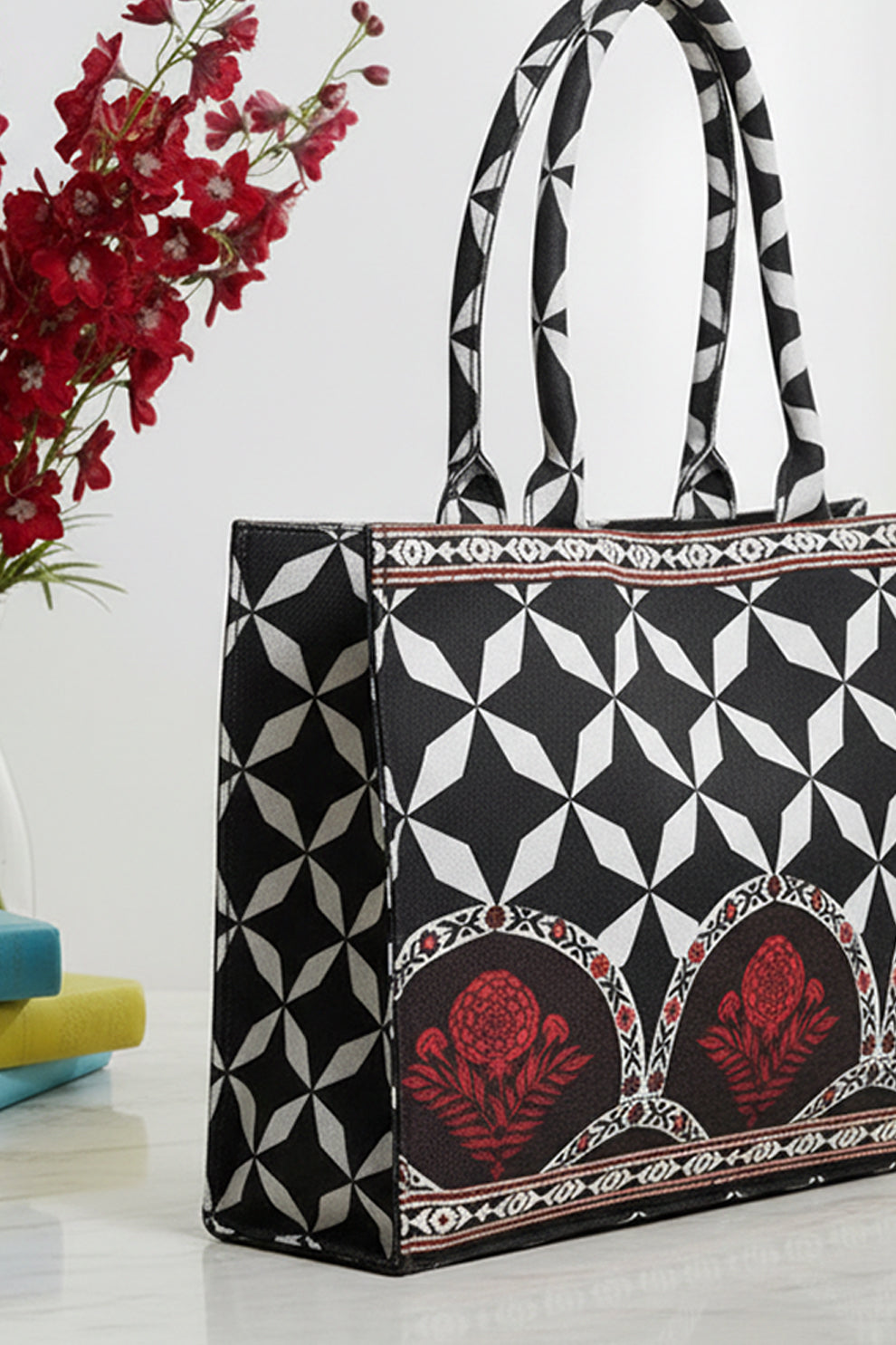 Inaya Canvas Tote Eclipse Floral