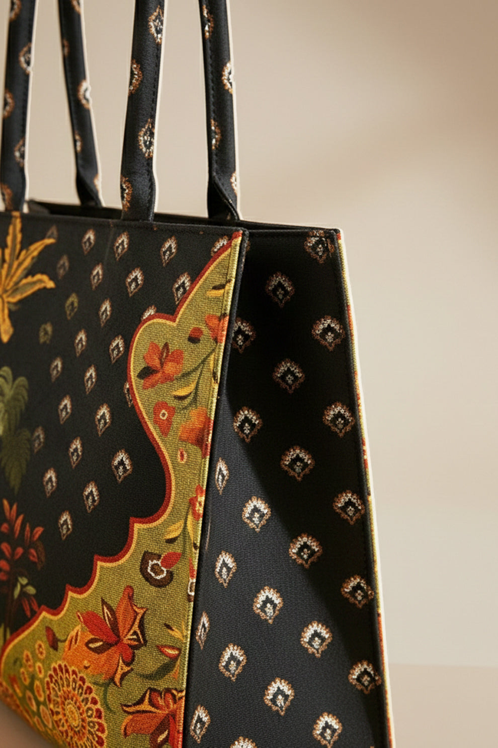 Inaya Canvas Tote Date Palm
