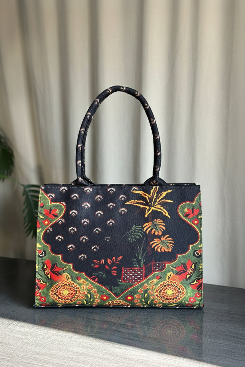 Inaya Canvas Tote Date Palm