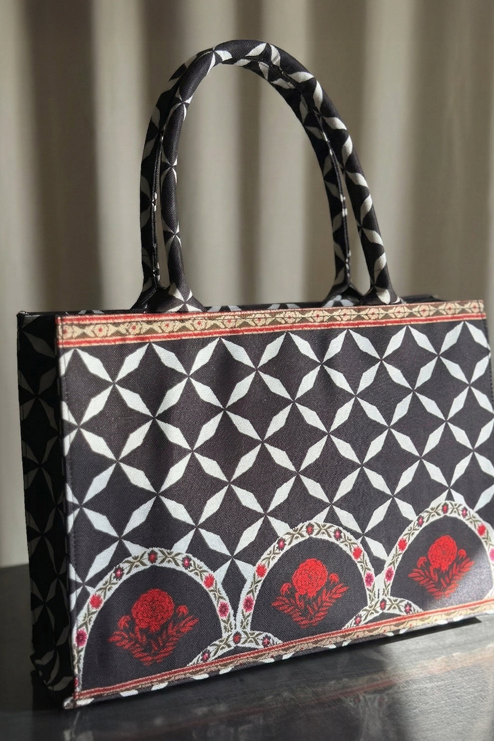 Inaya Canvas Tote Eclipse Floral