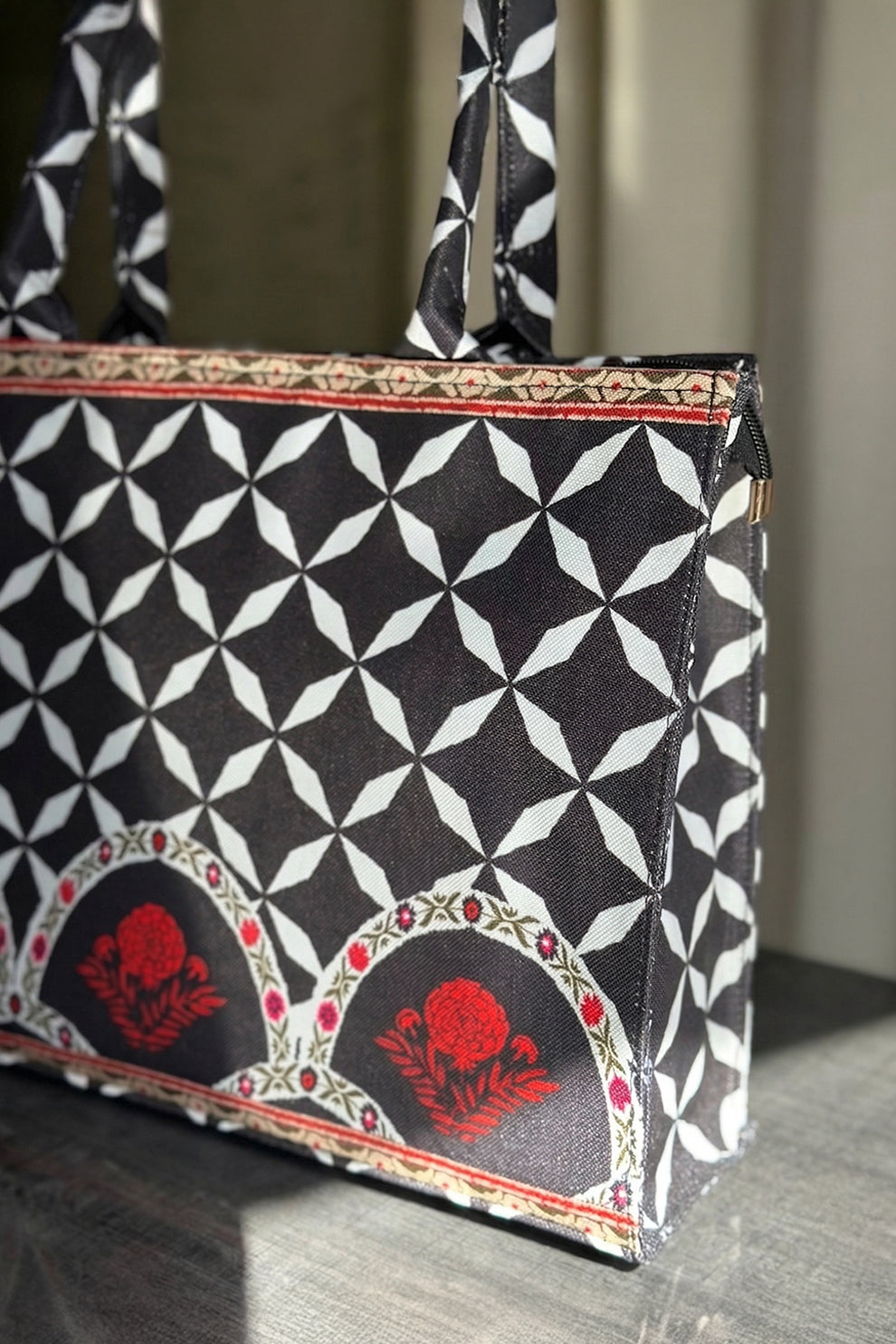 Inaya Canvas Tote Eclipse Floral