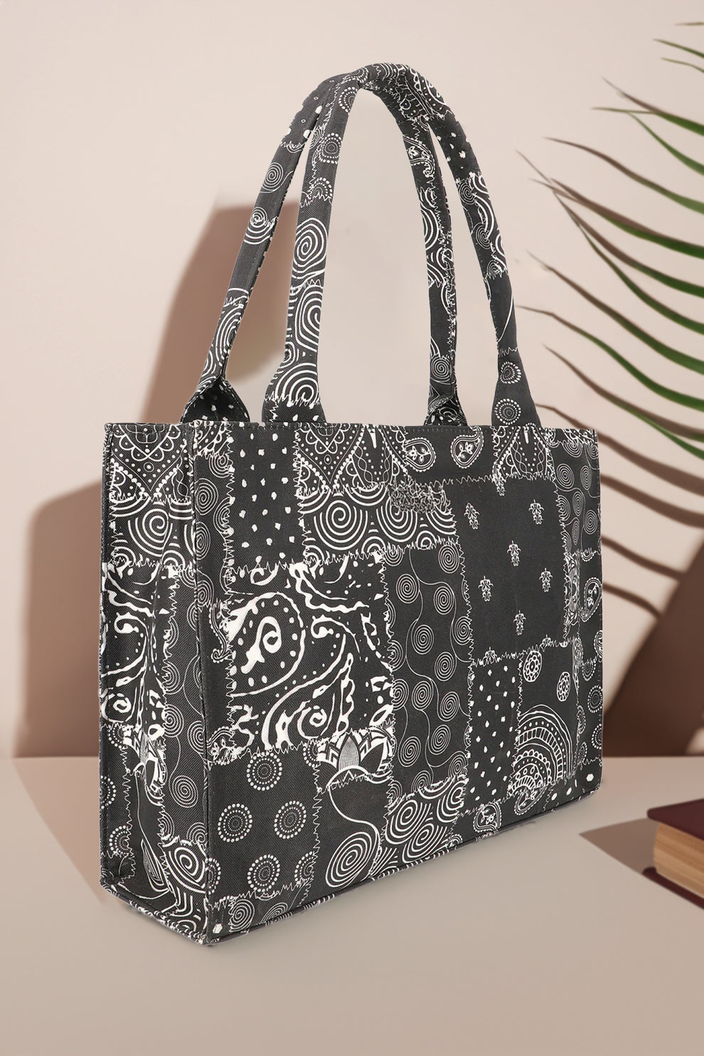 Inaya Canvas Tote Black Haven