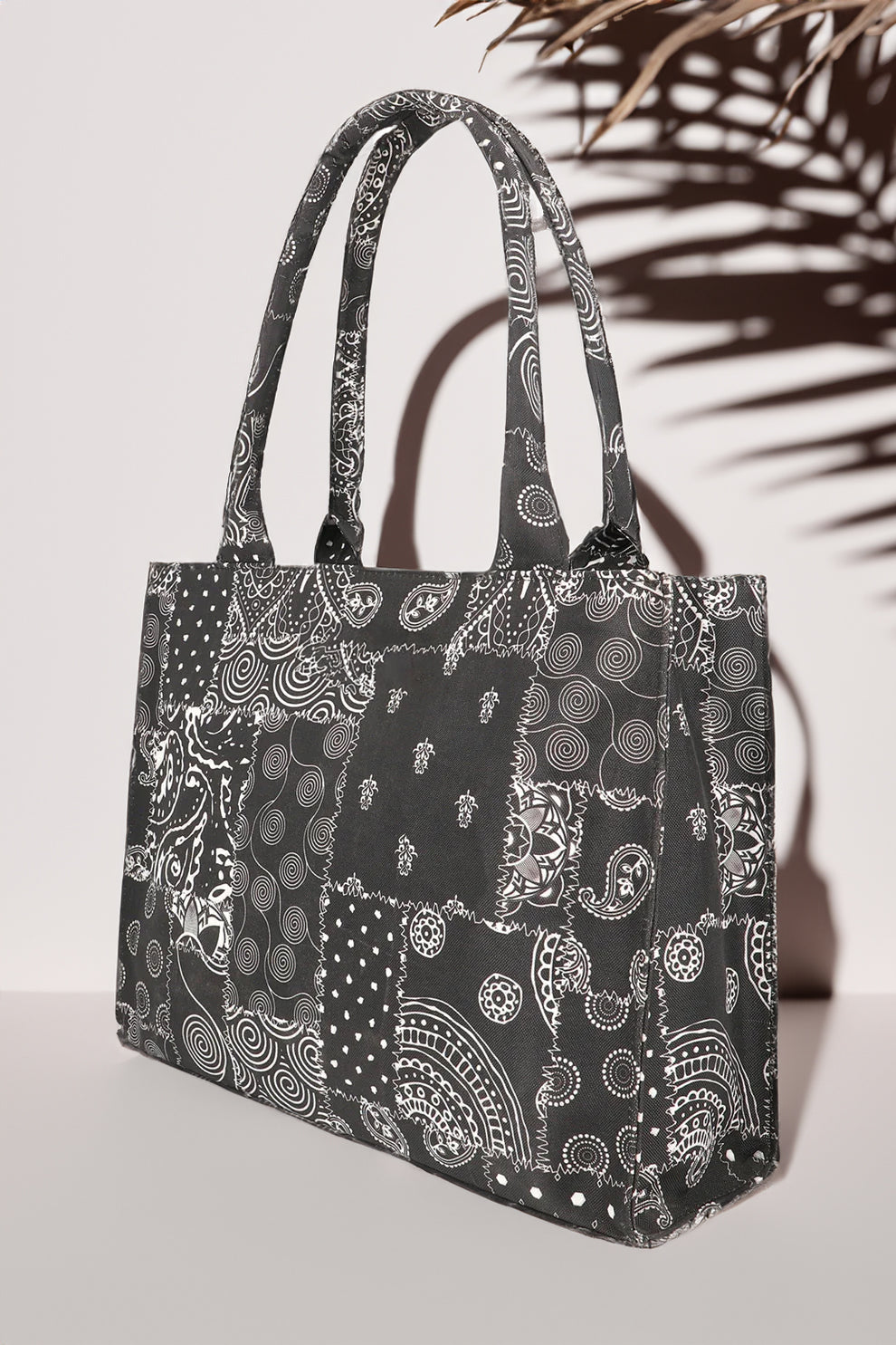 Inaya Canvas Tote Black Haven