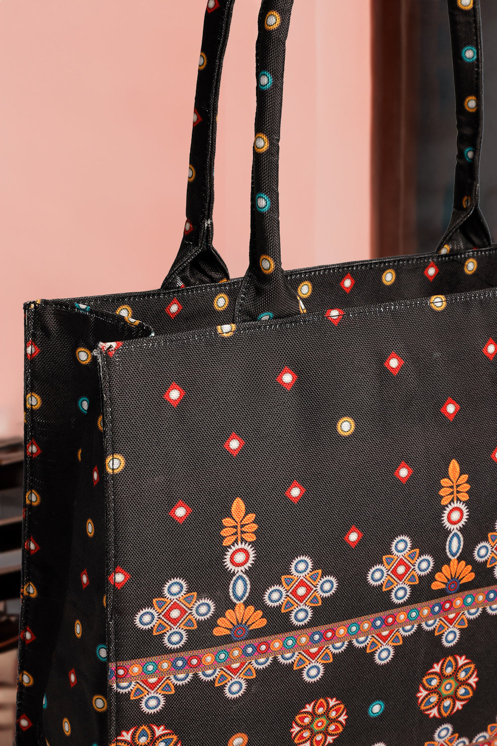 Inaya Canvas Tote Chic Spots