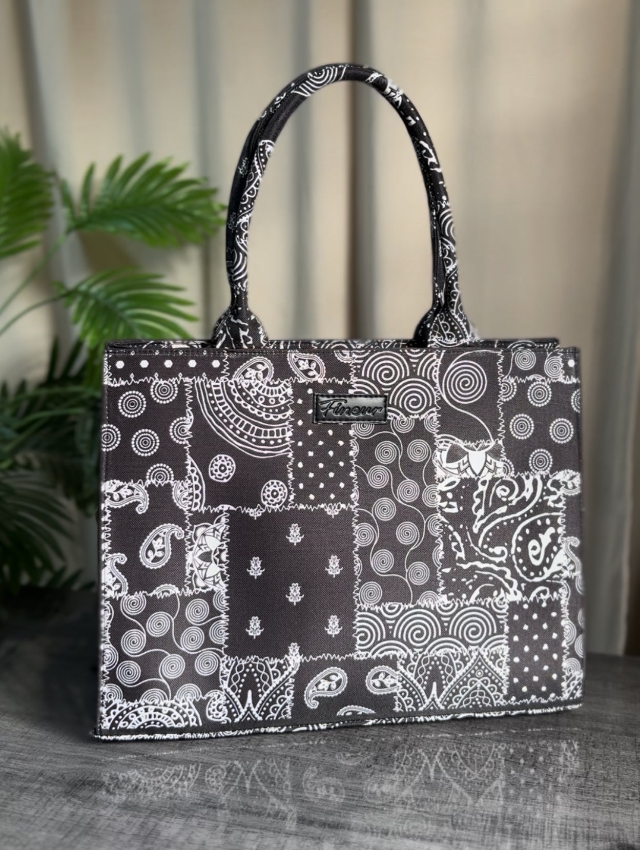 Inaya Canvas Tote Black Haven